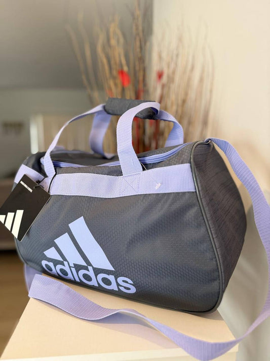 🎽 Bolso Deportivo Adidas Gris y Lila – Ideal para Gym o Viajes